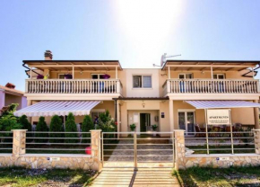 Apartments with a parking space Valbandon, Fazana - 23687